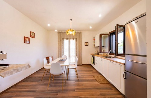 Montesilvano Villa | Spacious and charming 90-square-meter villa with a large garden of approximately 200 square meters equipped with a barbecue, perfect for five people and four-legged friends.The property is located in a very quiet area of ​Montesilvano, perfect for e
