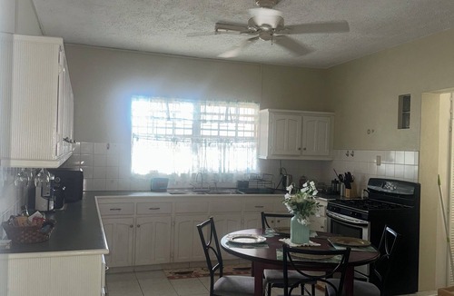Welches Apartment | Spacious downstairs apartment 5min walk to the beach