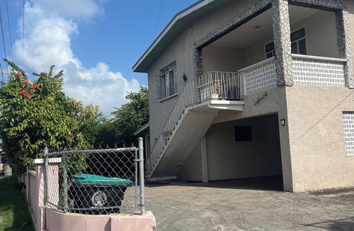 Welches Apartment | Spacious downstairs apartment 5min walk to the beach