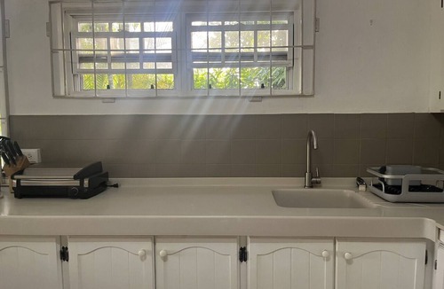 Porters Apartment | Spacious one bedroom flat with access to Royal Pavillion beach club & beds.
