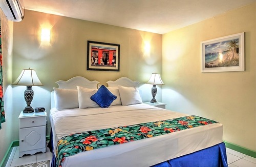 Rendezvous House | Spacious Unit Minutes to Morgan Lewis Windmill! FREE Parking, Pool, Game Room!