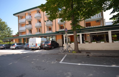 Bibione Apartment | Studio with air conditioning and balcony