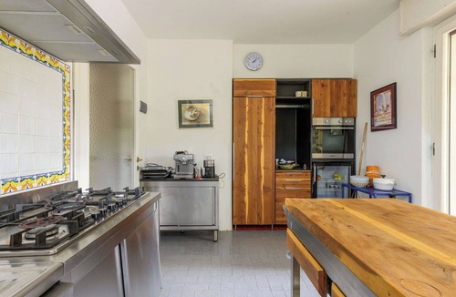 Roccamare House | Stunning private villa for 7 guests with WIFI, TV, patio and pets allowed