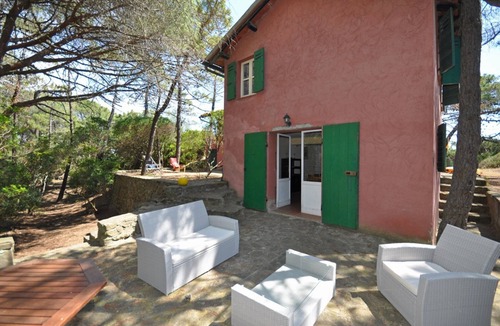 Castiglione della Pescaia Villa | Stunning private villa for 10 people with WIFI, TV, patio, pets allowed and panoramic view