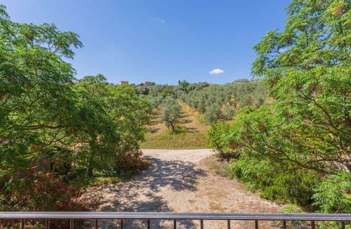 Mosciano Sant'Angelo House | Stunning private villa for 10 guests with WIFI, private pool, TV, terrace and pets allowed