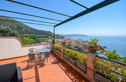 Raito Apartment | Stunning apartment in Vietri sul Mare (Raito with house sea view