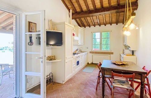 Casale Marittimo House | Stunning private villa for 6 people with WIFI, TV, terrace, pets allowed and panoramic view