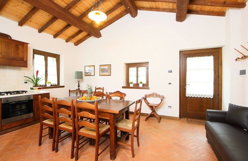 Sansepolcro Villa | Stunning private villa for 15 guests with WIFI, private pool, hot tub, TV, patio and pets allowed