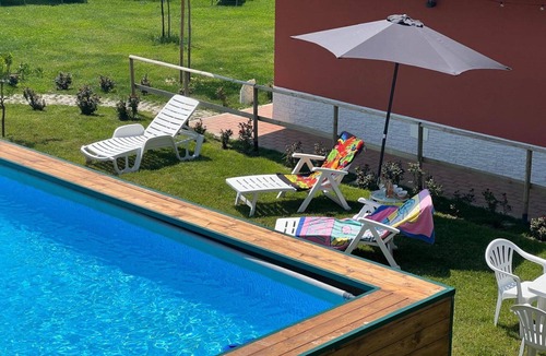 Penne House | Stunning villa for 8 people with WIFI, A/C, pool, TV, patio, pets allowed and parking