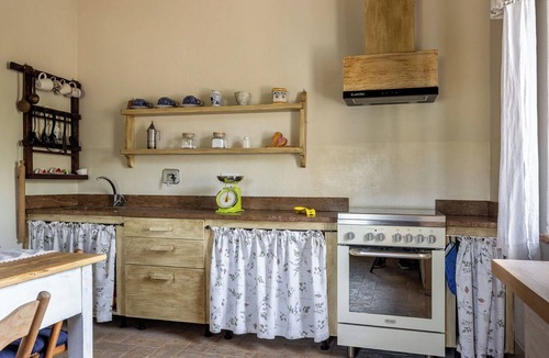 Bovara House | Stunning villa for 4 guests with WIFI, TV, patio, pets allowed and panoramic view, close to Spo.