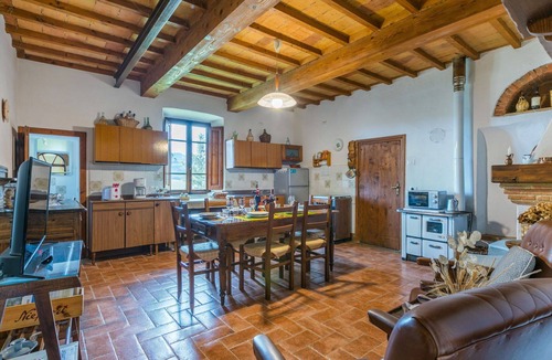 Radda in Chianti Villa | Stunning villa for 6 people with WIFI, TV, terrace, pets allowed and panoramic view