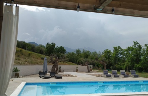 Penne Villa | Stylish villa with private pool, Gran Sasso view and 30 minutes to sea/airport
