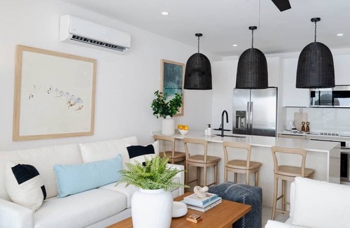 Lower Carlton House | Stylish West Coast 3BR Townhouse Near Beach with Pool
