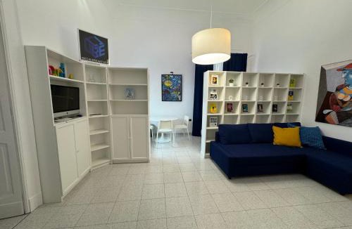 Frattamaggiore Apartment | suite cubè al centro storico vicino la scuola Vespucci con parcheggio su richiesta