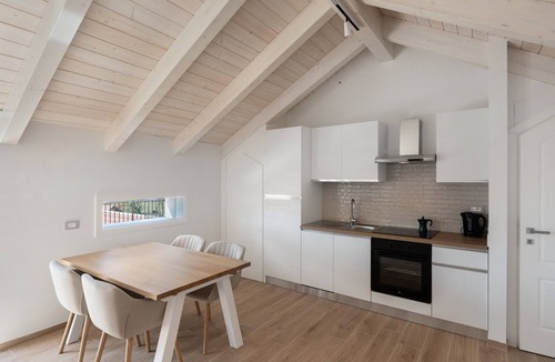 Bomerano Apartment | Suite Le Orchidee with Mountain View, Wi-Fi and Air Conditioning