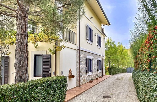 Cellino Attanasio House | Tasteful and beautiful property surrounded by idyllic nature in Cellino Attanasio.