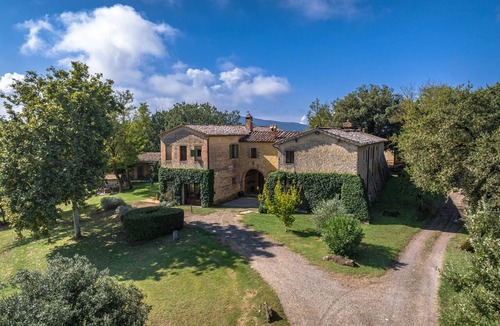 Buonconvento House | The Real Tuscany great for families and friends.