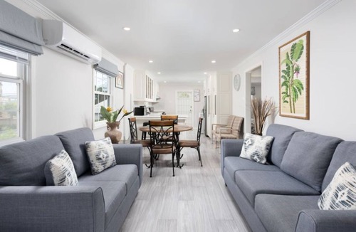 Lodge Hill Villa | The White Villa - Modern Family Friendly 2 Bedroom Villa in Prime Location