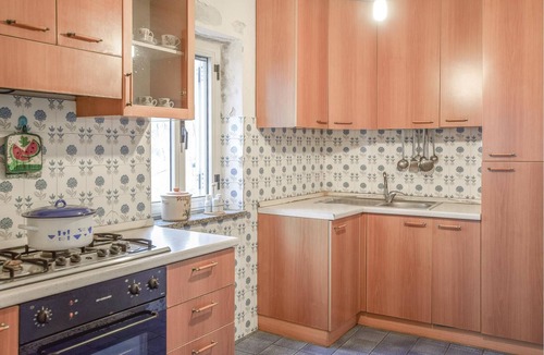 Cetraro Apartment | This vacation apartment is located on the second floor of an old mansion, in a splendid position ove