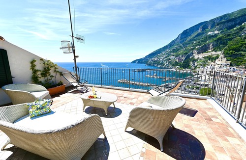 Amalfi House | Topfloor flat with Terrace & spectacular View