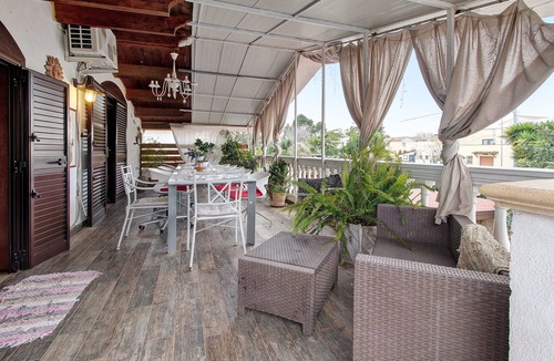 Montegrosso Apartment | Triple Room with Wi-Fi and Air Conditioning