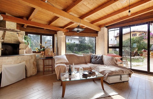 Montegrosso Apartment | Triple Room with Wi-Fi and Air Conditioning