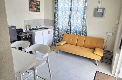 Silver Sands Apartment | Tropical Paradise near bus route, supermarket, and Silvers Sands beach and park