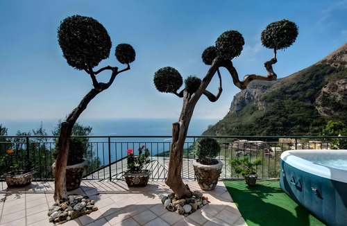 Nerano Apartment | Ulivello House Apartment with Sea View, Wi-Fi and Air Conditioning