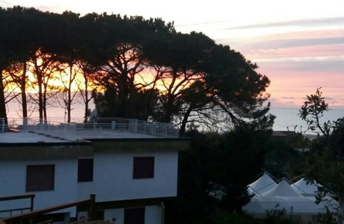 Paestum Villa | VILLA BY THE SEA, SHORT DISTANCE FROM PAESTUM TEMPLES. PRIVATE POOL NEAR THE SEA