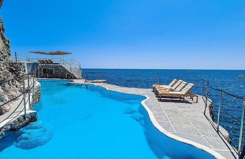 Furore Villa | Villa Abbondanza: A splendid and luminous three-story villa set into the cliff, sheer above the sea and with direct access to the sea, with Free WI-FI.