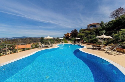 Laureana Cilento House | Villa Albatros B: A characteristic and welcoming independent house surrounded by the greenery, with Free WI-FI.