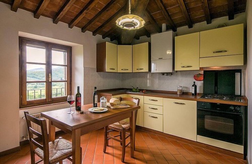 Pieve di Chio House | Villa Angelisa B: A characteristic and welcoming apartment surrounded by meadows and by green hills, with Free WI-FI.