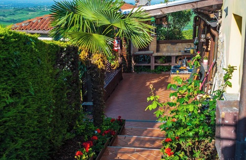 Valdamonte Villa | Villa 'Casa Vacanze Elios B' with Mountain View, Wi-Fi and Air Conditioning