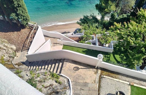 Cetara Villa | Villa Furina: A bright and sunny four-story villa built on the sloping cliff in front of the sea, with Free WI-FI.
