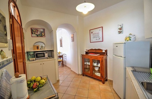 Praiano House | Villa Gisella B: A bright apartment which faces the sun and the sea, with Free WI-FI.