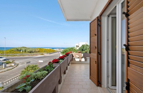 San Cataldo Villa | Villa 'La Dimora di Patty' with Sea View, Wi-Fi and Air Conditioning