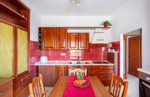 Minturno Villa | Villa 'Lucia' with Shared Terrace and Wi-Fi