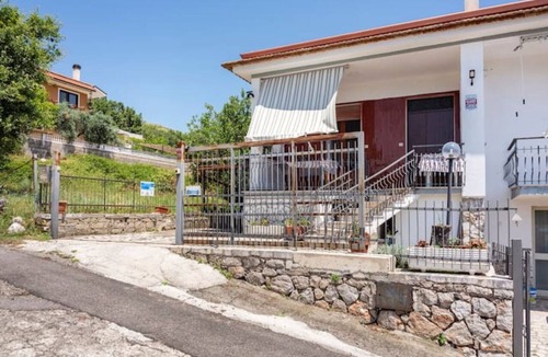 Minturno Villa | Villa 'Lucia' with Shared Terrace and Wi-Fi