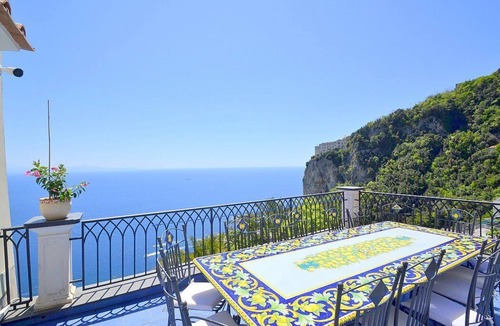 Pogerola Villa | Villa Melos Grande: A bright and sunny three-story villa which faces the sun and the sea, with Free WI-FI.