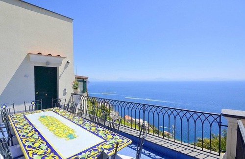 Pogerola Villa | Villa Melos Grande: A bright and sunny three-story villa which faces the sun and the sea, with Free WI-FI.
