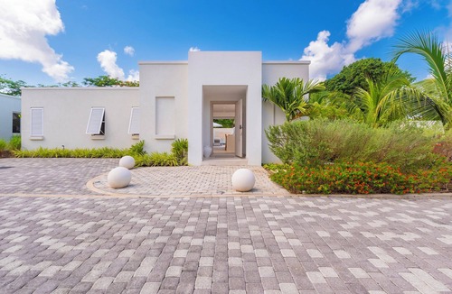 Porters House | Villa Palmier at Porters Place - Private Beach Club by Young Estates