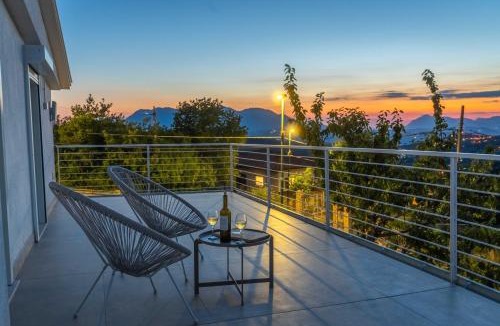 Chiusano di San Domenico Villa | Villa Romantica con Bosco sulla Strada dei Vini