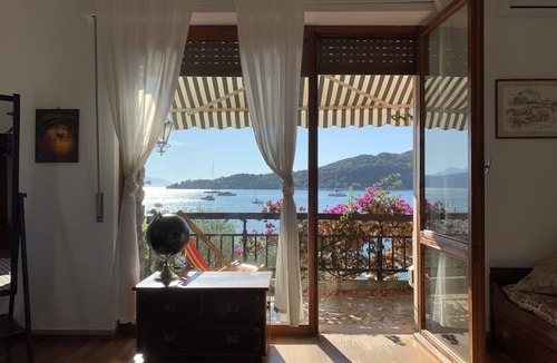 Portovenere Villa | Villa Stella di Mare, 6pax waterfront, Free WiFi, BBQ, garden near Cinque Terre