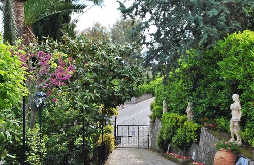 Priora Villa | VillaBiancaSorrento-Sea View-Private Pool-Heated Jacuzzi-Gym-Private Car Park