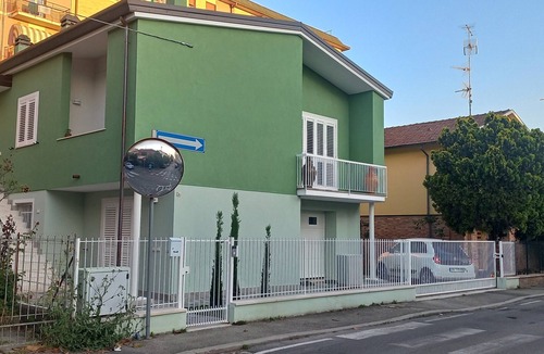 Ravenna Apartment | Villaverde: Ravenna Center, 800m from UNESCO Sites – Elegant Oasis with Garden & Private Parking
