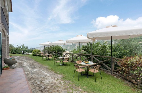 San Pietro Apartment | Villevieille Relais – Superior Double Room with Sea View, Wi-Fi & Air Conditioning