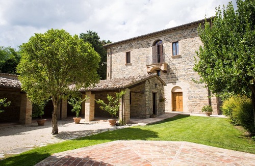 San Severino Marche Villa | Vintage Villa with Private Pool and Gym