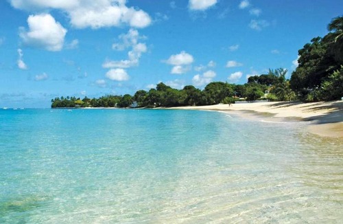 Gibbes House | Walk to Beach New Elegant 3BR Villa with Pool