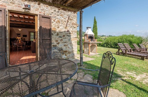 Cinigiano House | Wonderful private villa with WIFI, A/C, private pool, TV, patio, pets allowed and panoramic view