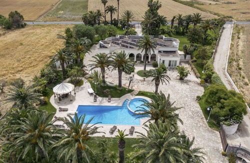 Nardo Villa | Wonderful private villa with hot tub, A/C, private pool, WIFI, TV, patio and pets allowed